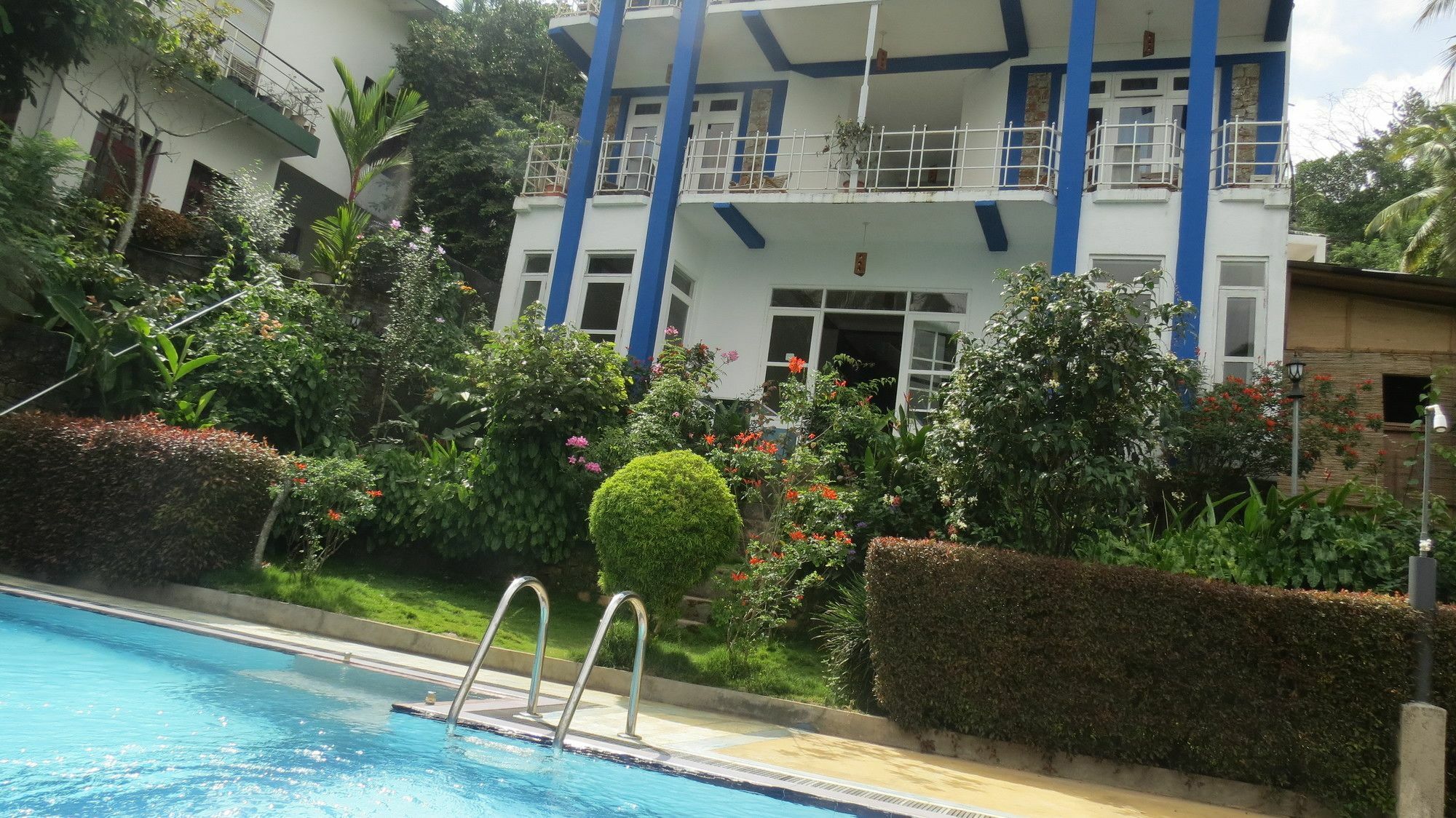 The Change Hotel Kandy Exterior photo